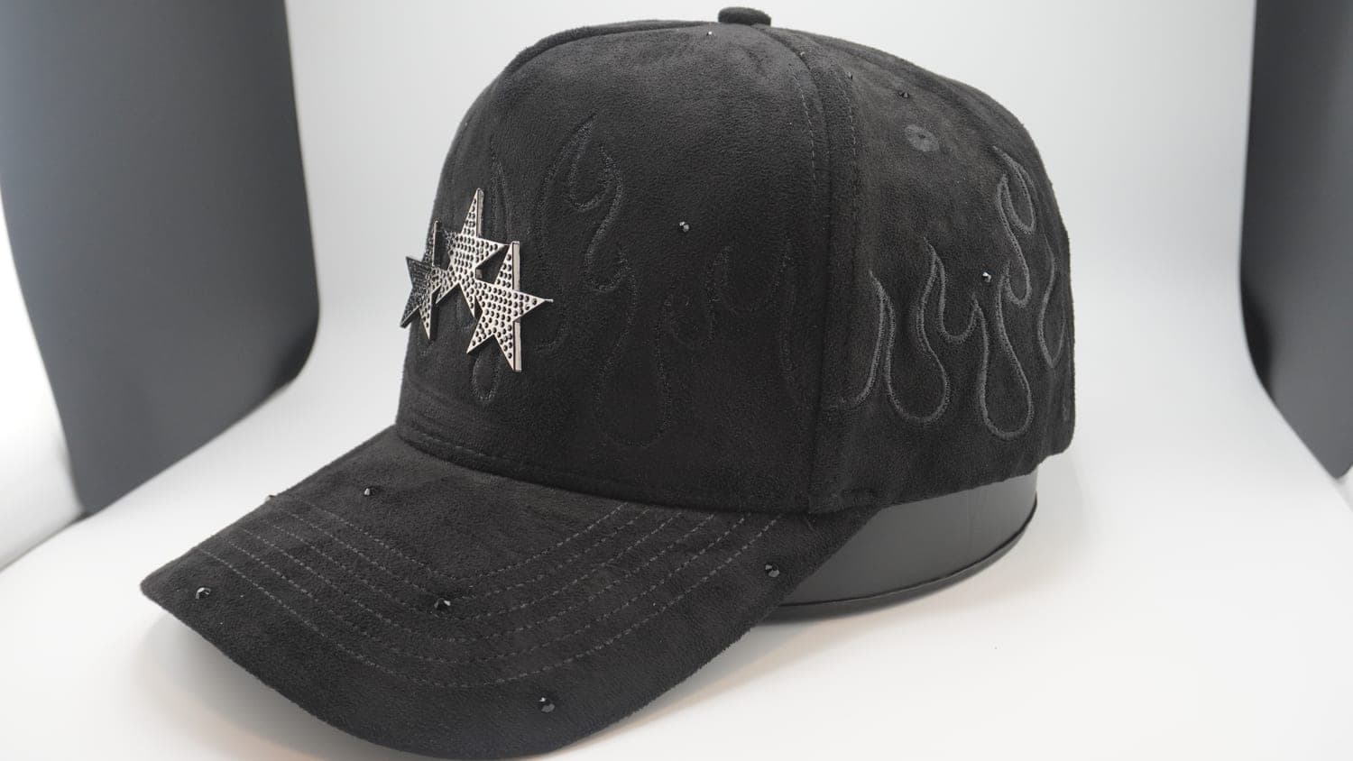 Gorra Estrellas flamas negra
